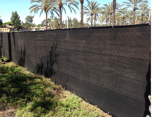 หน้าจอความเป็นส่วนตัว 150gsm รั้วตาข่ายกระจกบังลมสำหรับสนามหลังบ้าน ลานระเบียง ระเบียง สระว่ายน้ำ