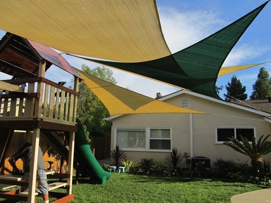 สระว่ายน้ำ HDPE Shade Sail 8 10 12 ฟุตสามเหลี่ยม Shade Sailcloth Shade Canopy